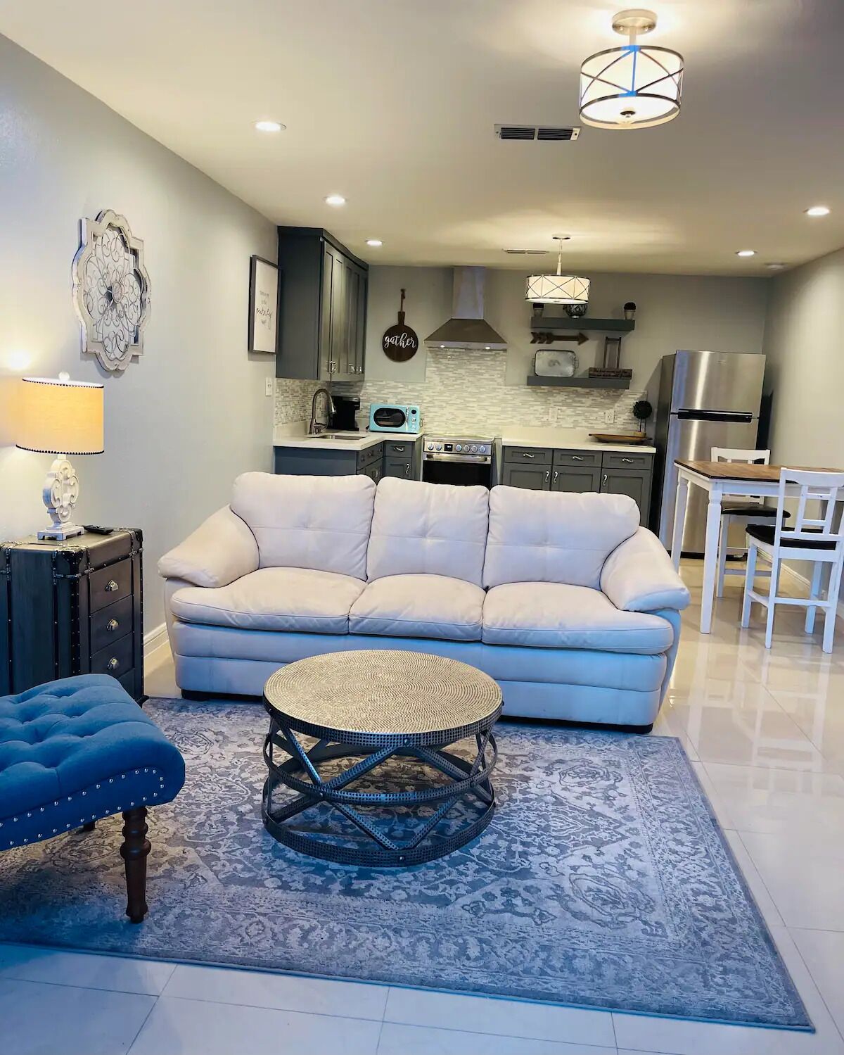 Cozy loft Centrally Located 1 Bedroom Loft with Gated Pool and Wifi