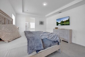 4 bedrooms, desk, iron/ironing board, free WiFi