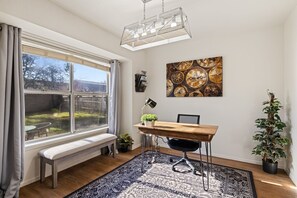 Interior - Lookin' and Feelin' Good in Georgetown - Long stays / Pets / Office (Georgetown)