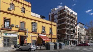Front of property - Pension Río Sol (Seville)