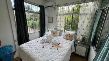 2 bedrooms, iron/ironing board, WiFi, bed sheets