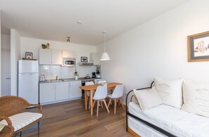 Apartemen | Dapur pribadi | Lemari es, microwave, oven, dan kompor