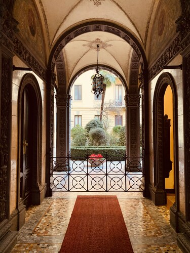 [Milan Central Station] Two-level detached house