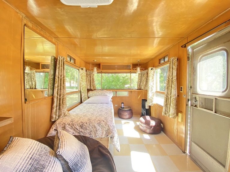 Vintage Wood Paneled Travel Trailer On Kernville Ranch: Horses, River, Hot Tub - カリフォルニア州
