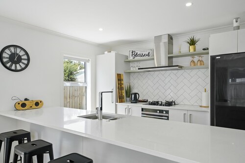 Contemporary Comfort – Masterton Holiday Home