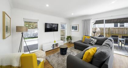 Contemporary Comfort – Masterton Holiday Home