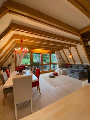 TV, fireplace, table tennis, stereo