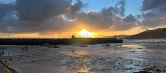 Your perfect family friendly seaside home w/ parking - 2 minutes from the beach!