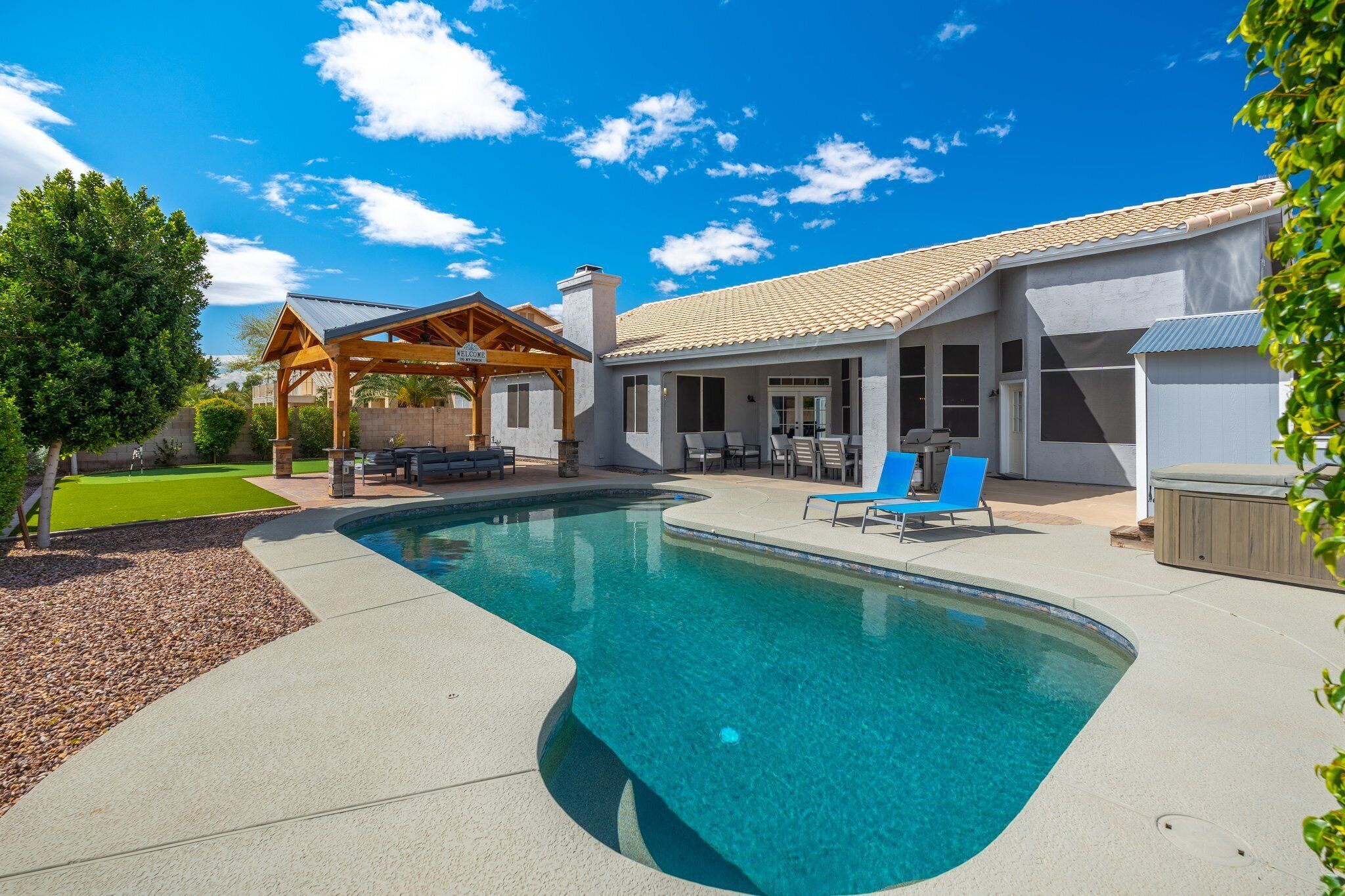 The Desert Oasis Retreat! Pool, Spa, Golf & Gazebo 5bd/3ba with 2 Suite Rooms!