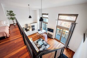 3 bedrooms, iron/ironing board, WiFi, bed sheets - Křižíkova loft with 3 bedrooms and parking (Prague)