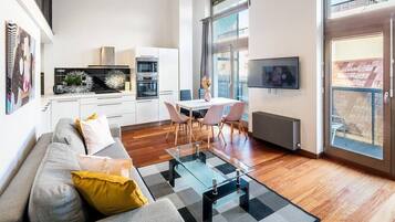 Een televisie en een kantoor