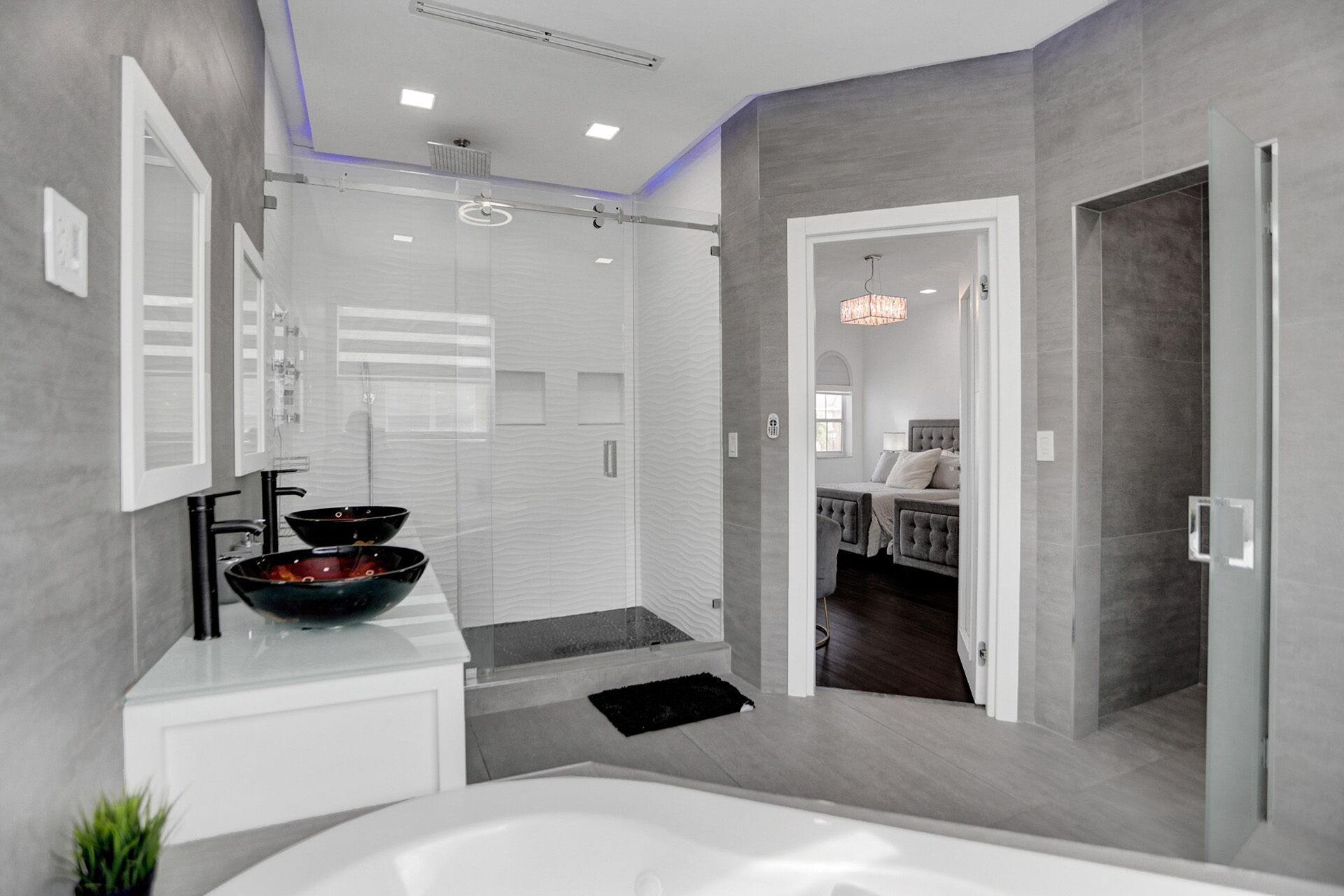 Shower, jetted bath, hair dryer, towels