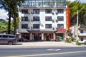 Exterior - Yiyuanchun Shanju Hotel (Huangshan City)