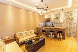 Bar (on property) - Hmyway (Dali)