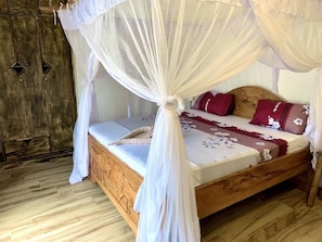 6 chambres, fer et planche à repasser, lit de bébé portatif
