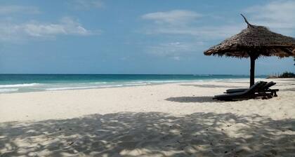 Backdoor Villa - Private villa with big pool, a chef free of charge