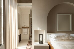 Triple Room | Minibar, in-room safe, desk, blackout drapes - Al Palazzo La Dimora (Fasano)