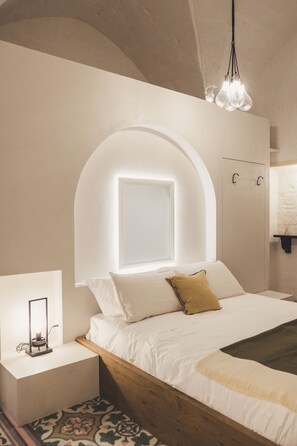 Triple Room | Minibar, in-room safe, desk, blackout drapes - Al Palazzo La Dimora (Fasano)