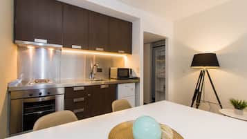 Studio (2F) | Cuisine privée | Réfrigérateur, four, cafetiÚre/bouilloire, bouilloire électrique