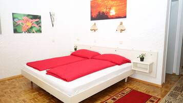 2 bedrooms, in-room safe, WiFi, bed sheets