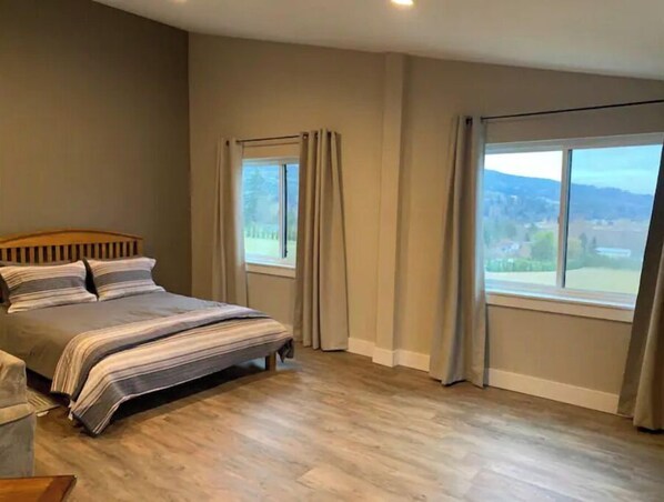 1 bedroom, desk, free WiFi, bed sheets