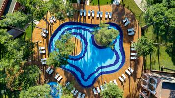 Indoor pool, seasonal outdoor pool, free pool cabanas, pool umbrellas