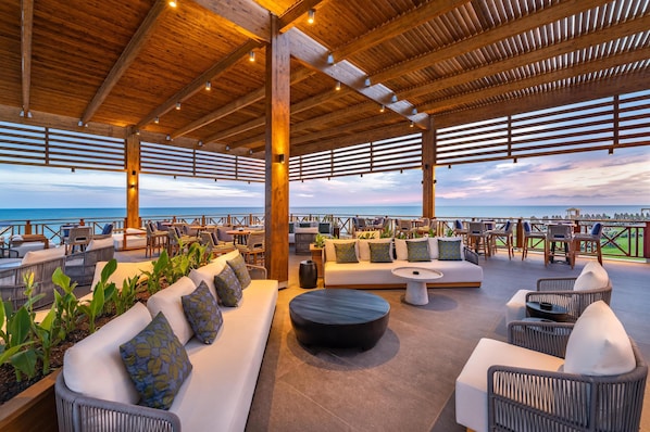 5 bars/lounges, beach bar