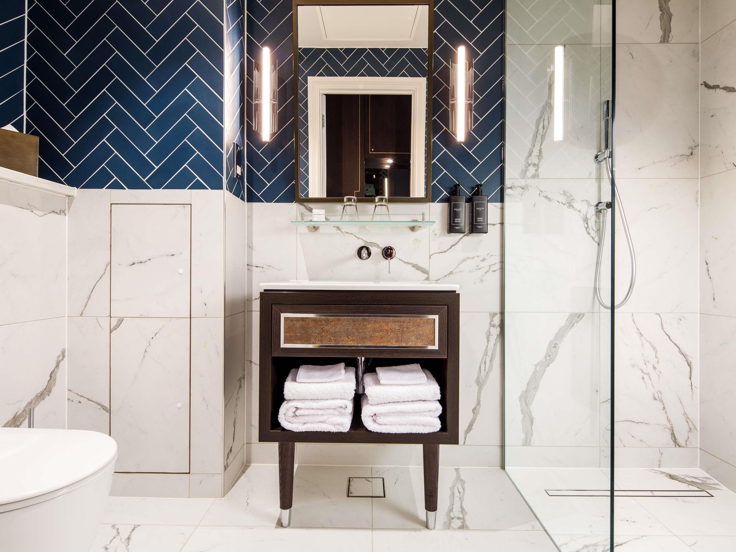 淋浴設備、免費盥洗用品、吹風機、浴袍