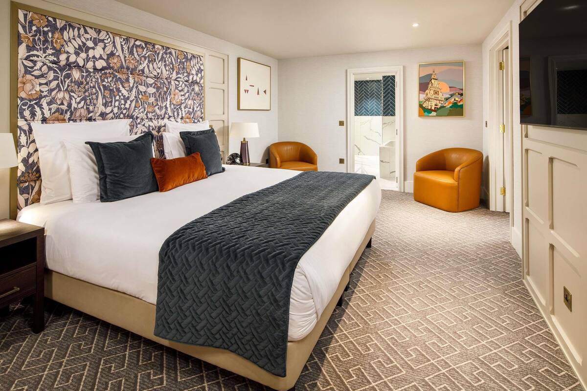 Junior Suite, 1 Double Bed with Sofa bed | Egyptian cotton sheets, premium bedding, memory foam beds, in-room safe