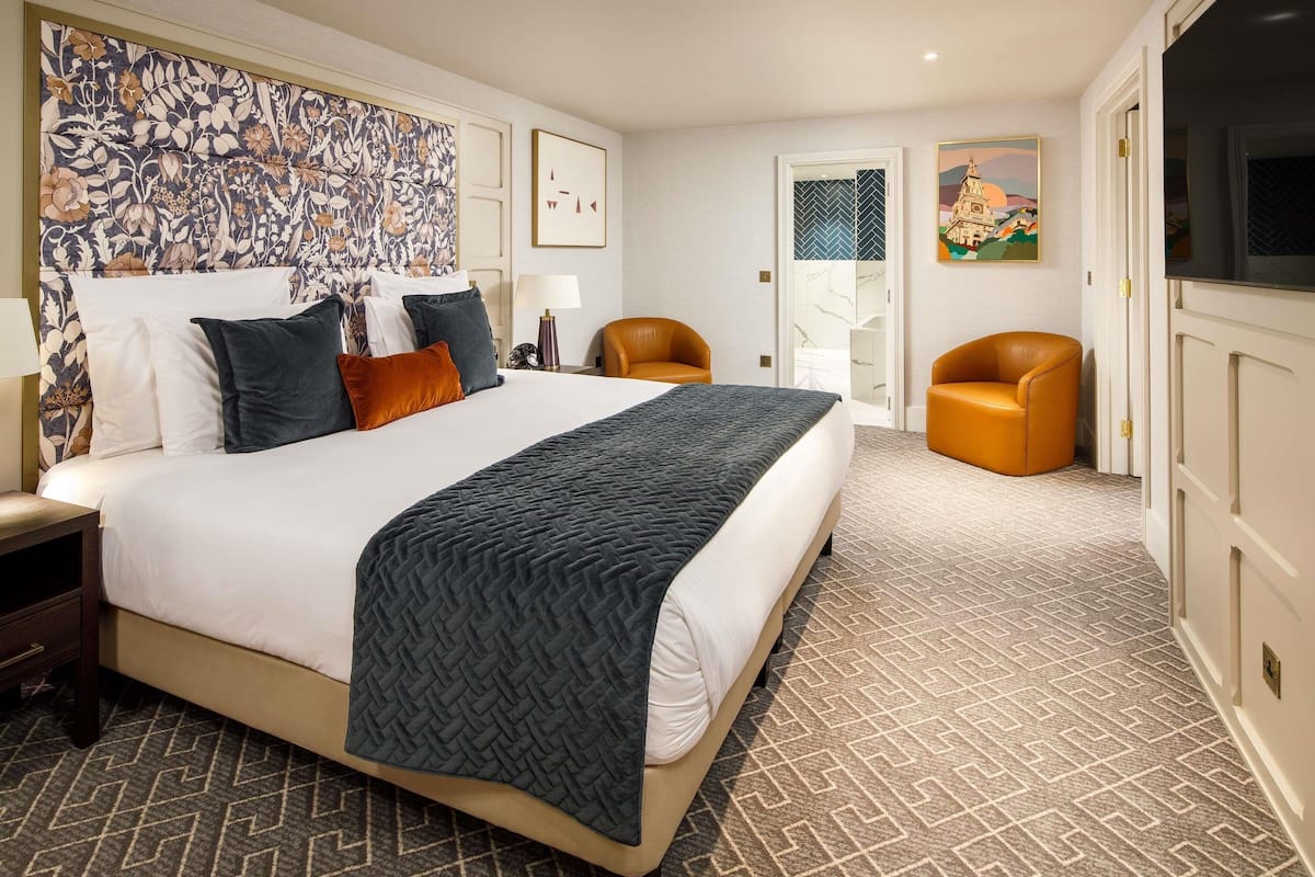 Junior Suite, 1 Katil Kelamin (Double) dengan Katil Sofa | Cadar kapas Mesir, peralatan tempat tidur premium, busa memori