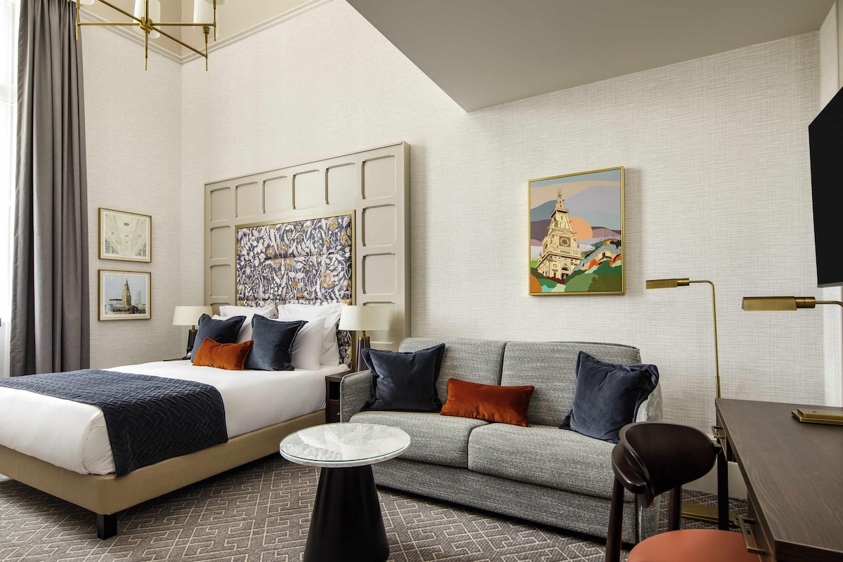Executive Suite, 1 King Bed with Sofa bed | Egyptian cotton sheets, premium bedding, memory foam beds, in-room safe