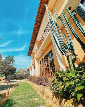 Entrada al alojamiento