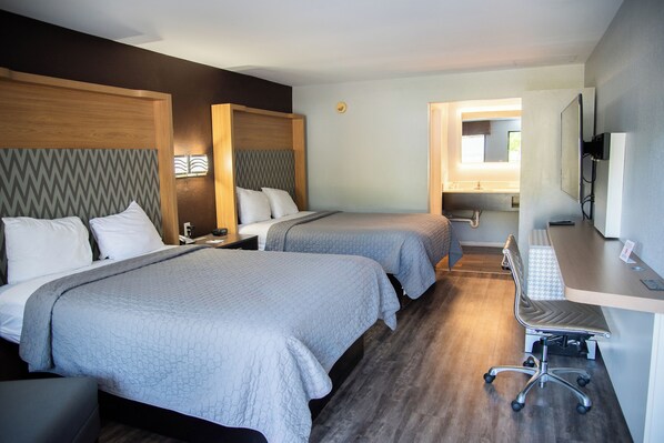 Premium bedding, pillowtop beds, desk, laptop workspace - Columbus Inn and Suites (Columbus)