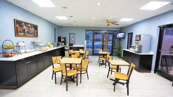 Dagelijks continentaal ontbijt (USD 5.00 per persoon)