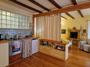 Fridge, oven, stovetop, coffee/tea maker - ARTISTICO - Studio Apartment (Rovinj)