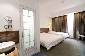 Room - Xiyu Hostel · Cat Café (Yangshuo)
