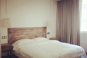 Room - Xiyu Hostel · Cat Café (Yangshuo)