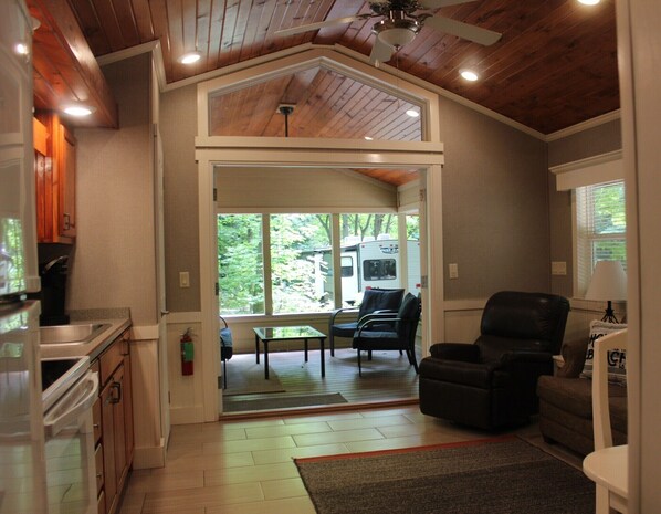 Fridge, oven, toaster, cookware/dishes/utensils