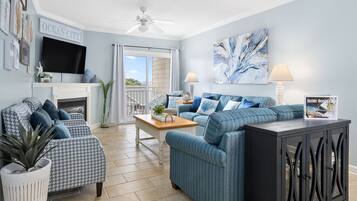 TV connectée, jeux vidéo, lecteur de DVD, livres