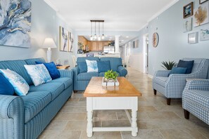 Smart TV, videogiochi, lettore DVD, libri