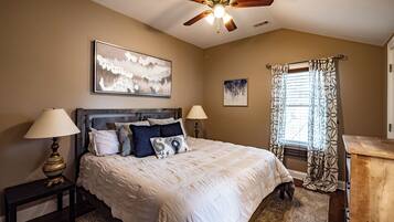 5 bedrooms, desk, iron/ironing board, travel crib