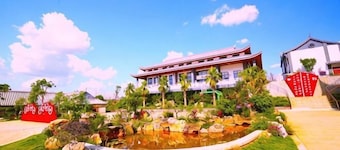 Taowowo Holiday Hotel