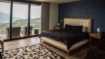 6 bedrooms, in-room safe, WiFi, bed sheets