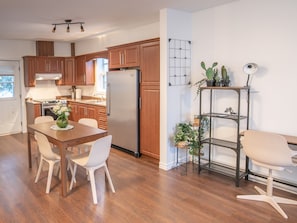 Apartment, Ensuite, Marina View | Shared kitchen - Les Appartements Victoria (Saguenay)