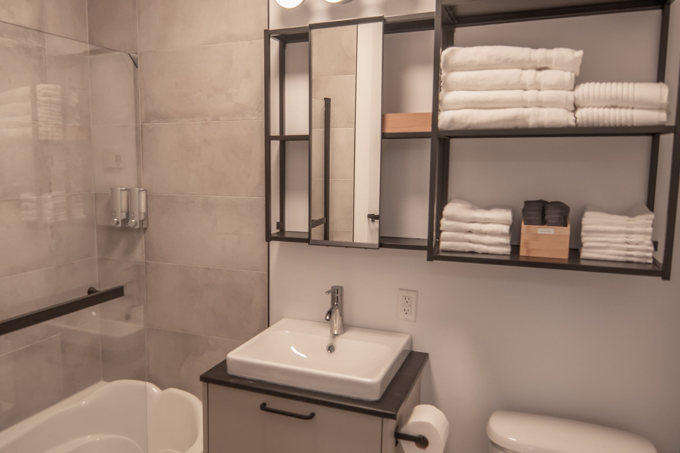 Appartement Ville, salle de bains attenante | 1 chambre, décoration personnalisée, ameublement personnalisé