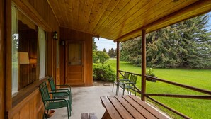 Terrace/patio - Two bedroom log cabin (Ennis)