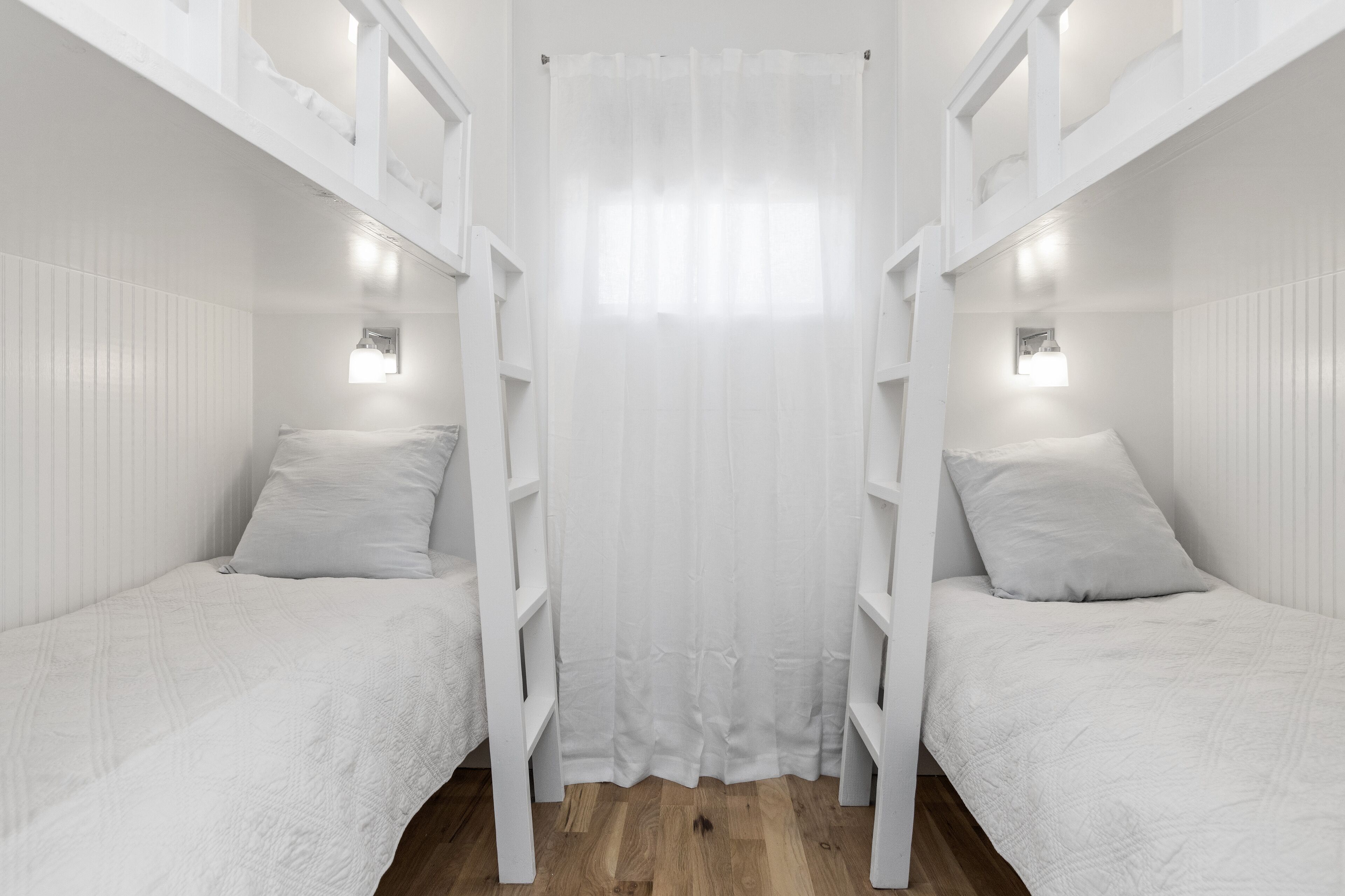 4 bedrooms, desk, free WiFi, bed sheets