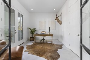 Interior - Beautiful, brand new, lake front home with pool, 20 minutes from Tyler, Texas. (Arp)