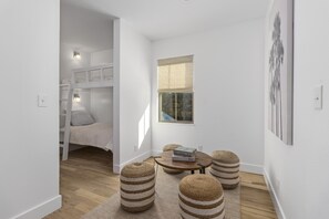 4 bedrooms, desk, free WiFi, bed sheets