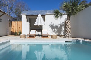 Outdoor pool - Beautiful, brand new, lake front home with pool, 20 minutes from Tyler, Texas. (Arp)